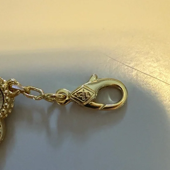 Van Cleef & Arpels Gold Floral Bracelet - Picture 2 of 4